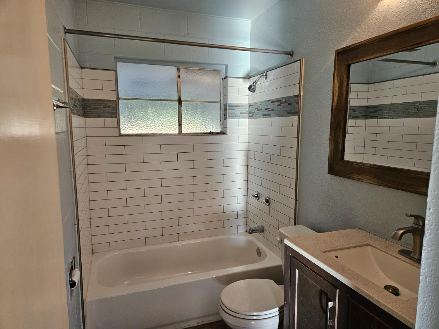 Detail Gallery Image 8 of 9 For 5312 61st St, Sacramento,  CA 95820 - 3 Beds | 2 Baths