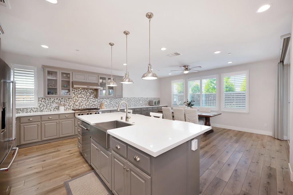 Detail Gallery Image 5 of 34 For 5033 Chico Dr, Roseville,  CA 95747 - 5 Beds | 4/1 Baths