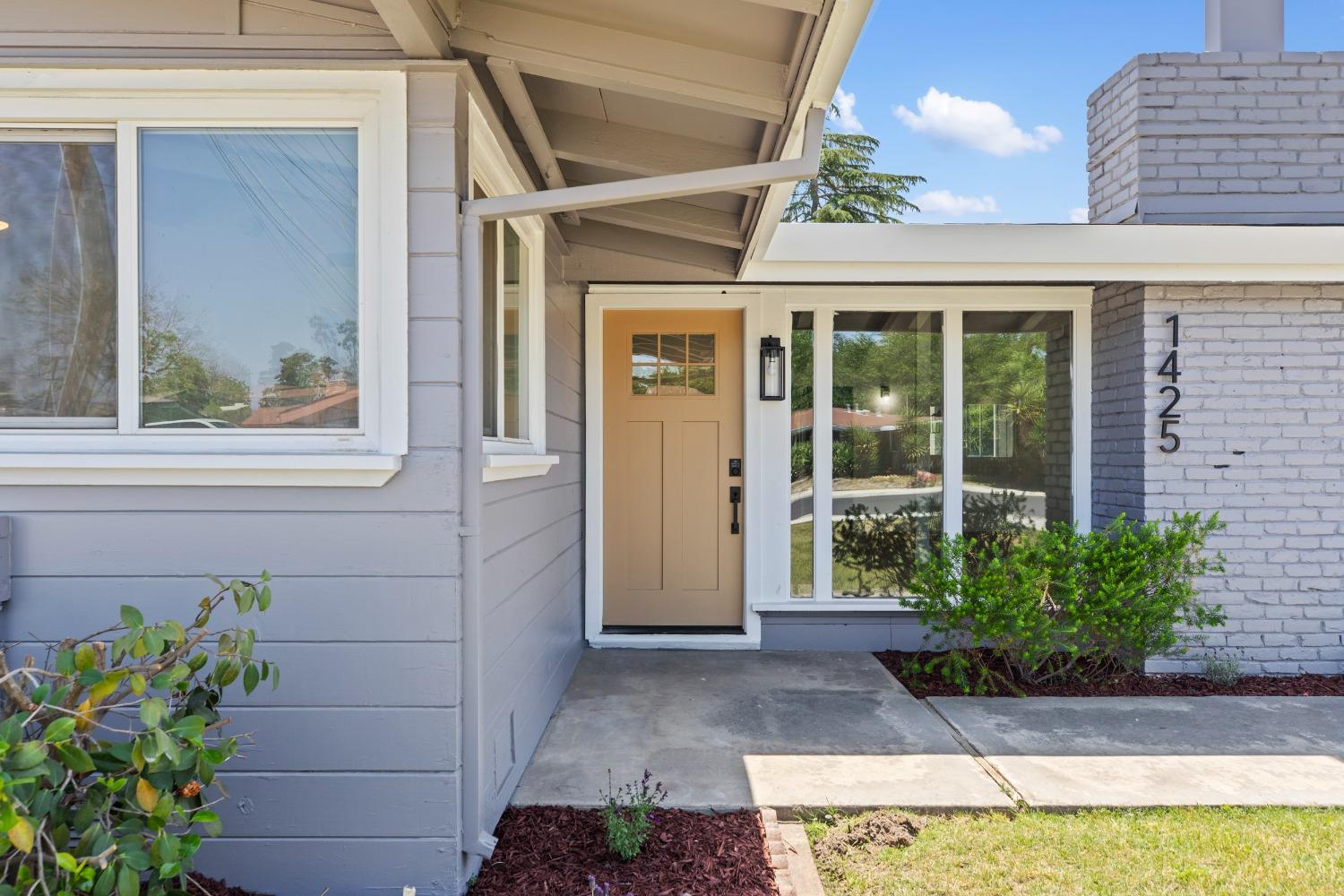 Detail Gallery Image 4 of 44 For 1425 Olive St, Oakdale,  CA 95361 - 3 Beds | 2 Baths