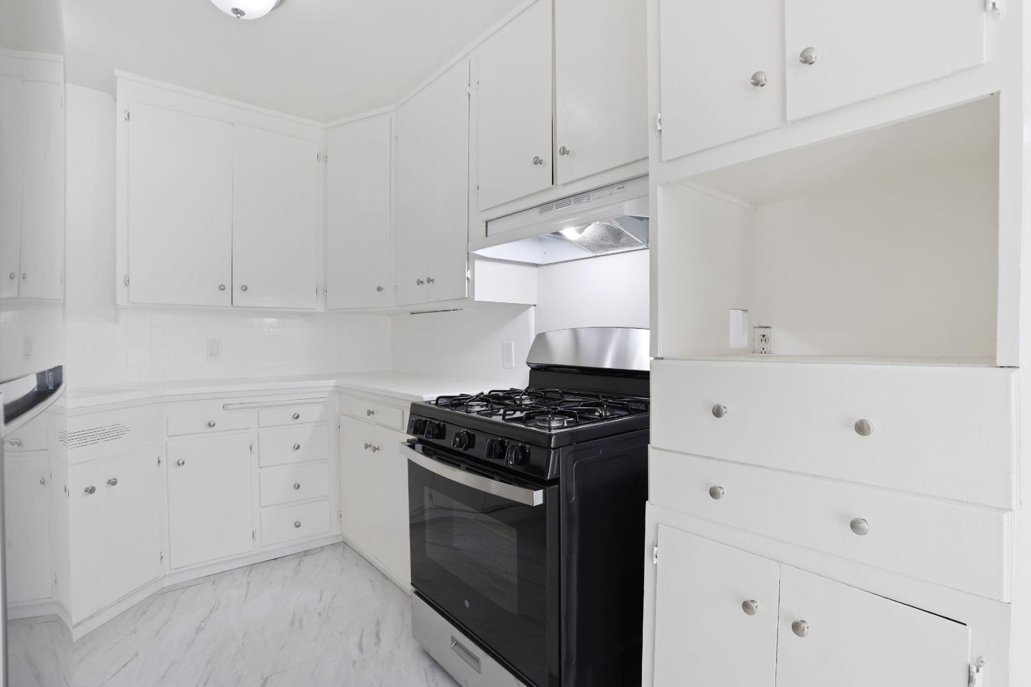 Detail Gallery Image 7 of 13 For 2317 W Harding, Stockton,  CA 95203 - 3 Beds | 2 Baths