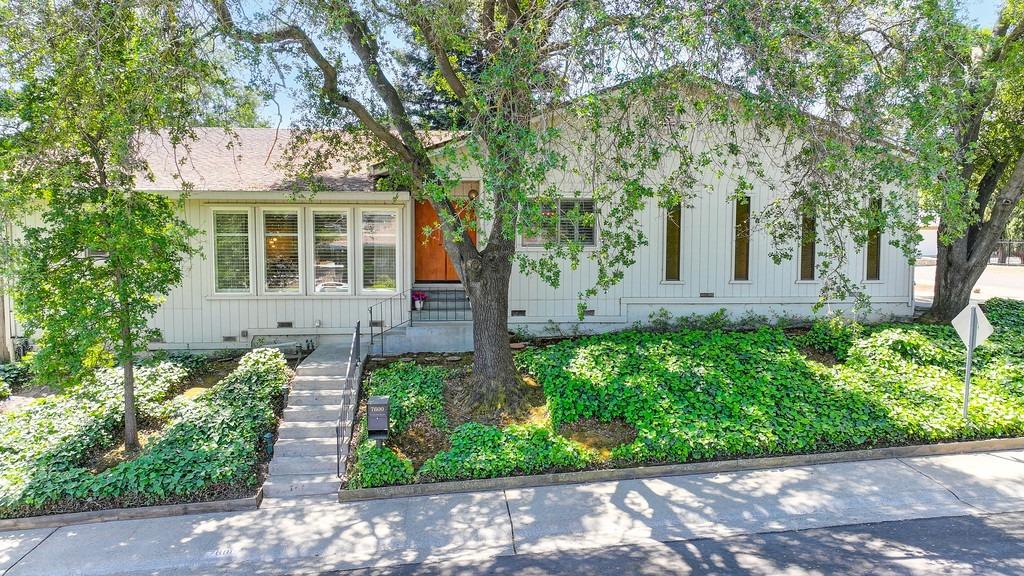 Detail Gallery Image 2 of 65 For 7600 Woodland Ln, Fair Oaks,  CA 95628 - 5 Beds | 3 Baths