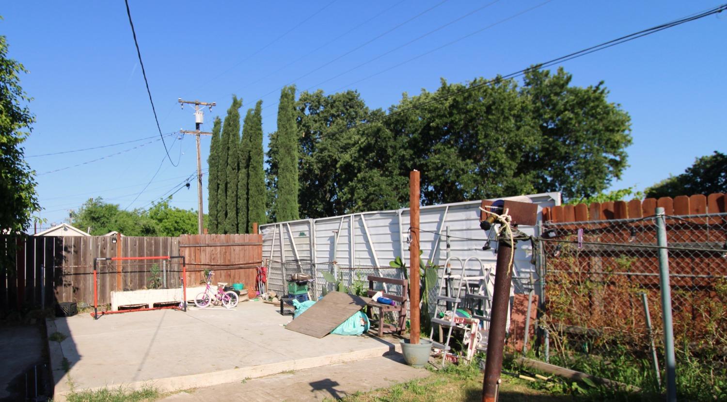 Detail Gallery Image 4 of 4 For 1404 Williams St, Stockton,  CA 95205 - 2 Beds | 1 Baths