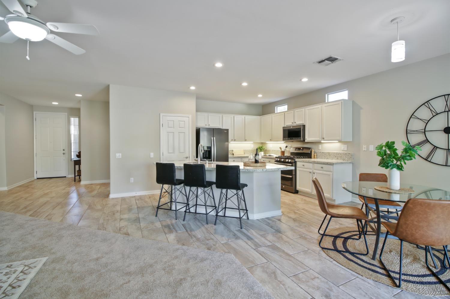 Detail Gallery Image 12 of 47 For 2125 Stonecrest Ln, Lincoln,  CA 95648 - 2 Beds | 2/1 Baths
