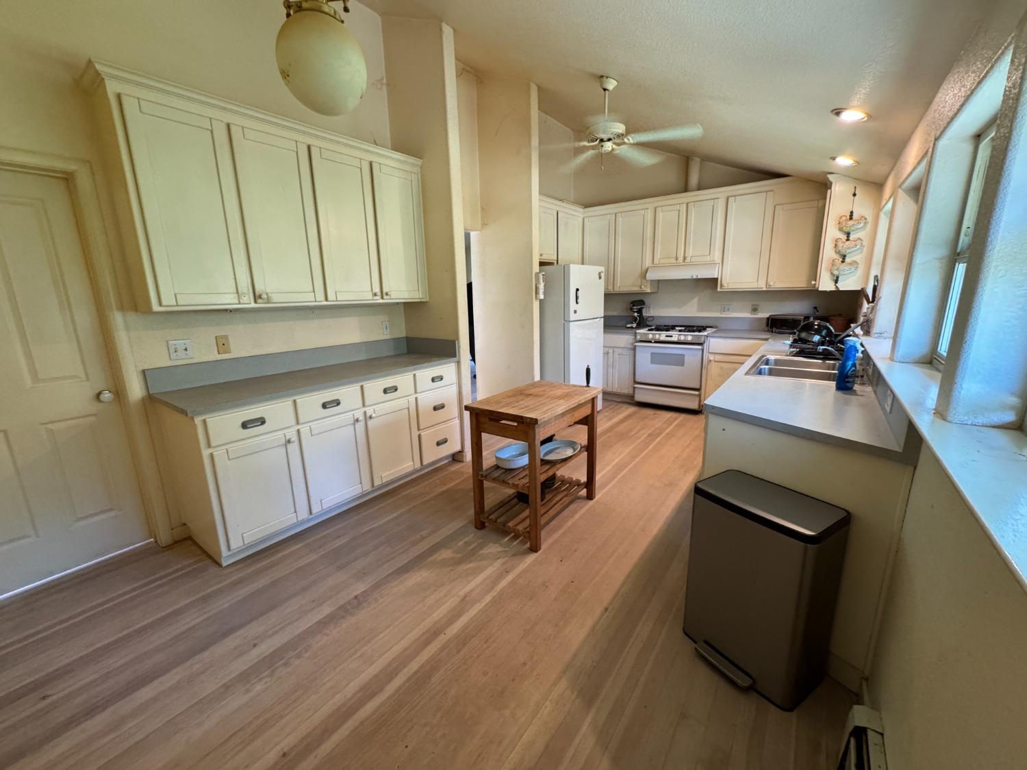 Detail Gallery Image 16 of 48 For 13375 Rue Montaigne, Oregon House,  CA 95962 - 3 Beds | 3 Baths