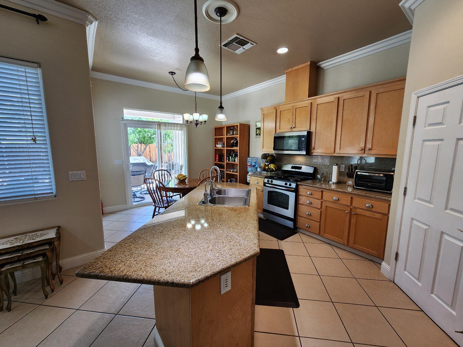 Detail Gallery Image 10 of 46 For 734 Bunting Ln, Newman,  CA 95360 - 3 Beds | 2 Baths