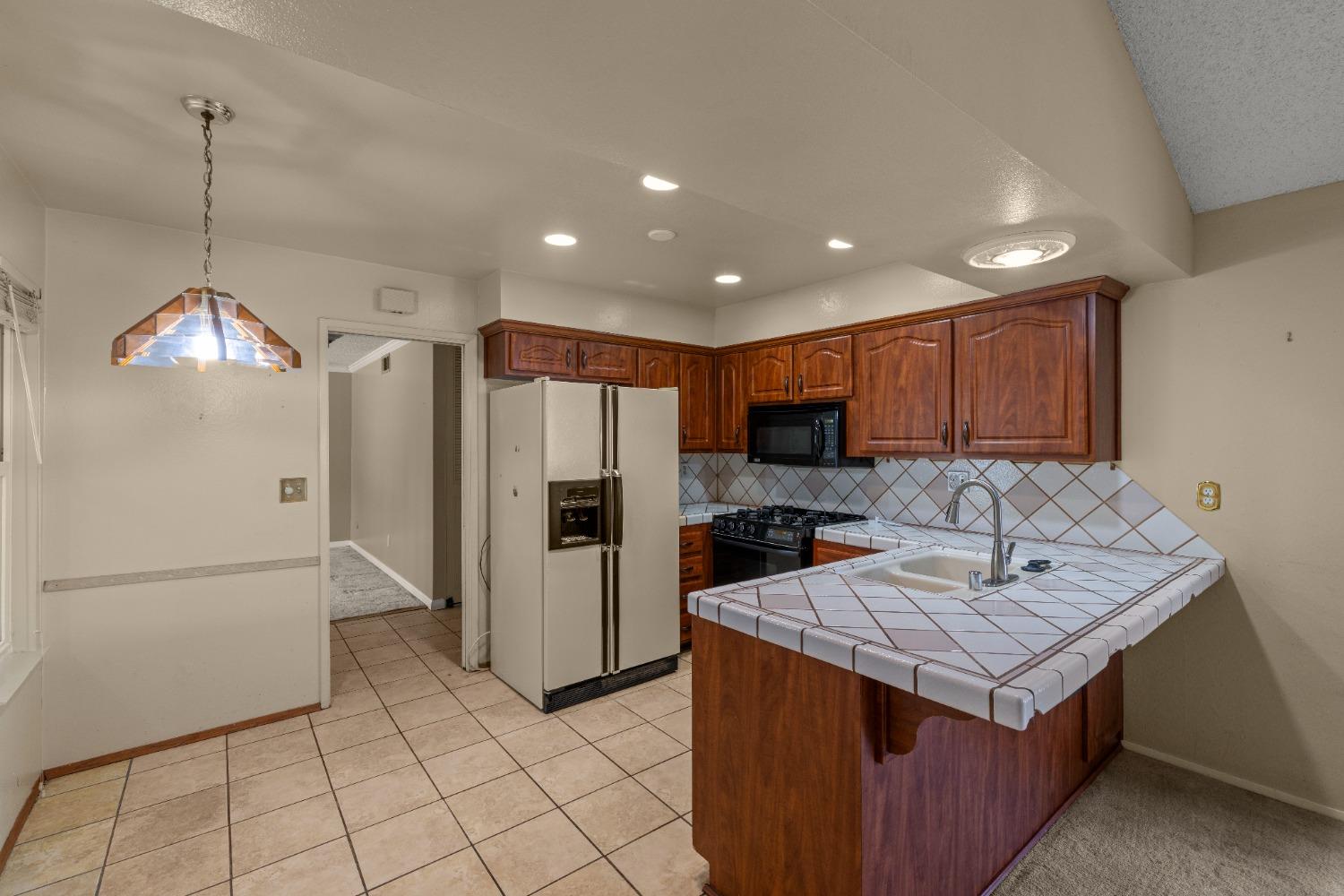 Detail Gallery Image 12 of 28 For 4246 Galbrath Dr, North Highlands,  CA 95660 - 4 Beds | 2 Baths