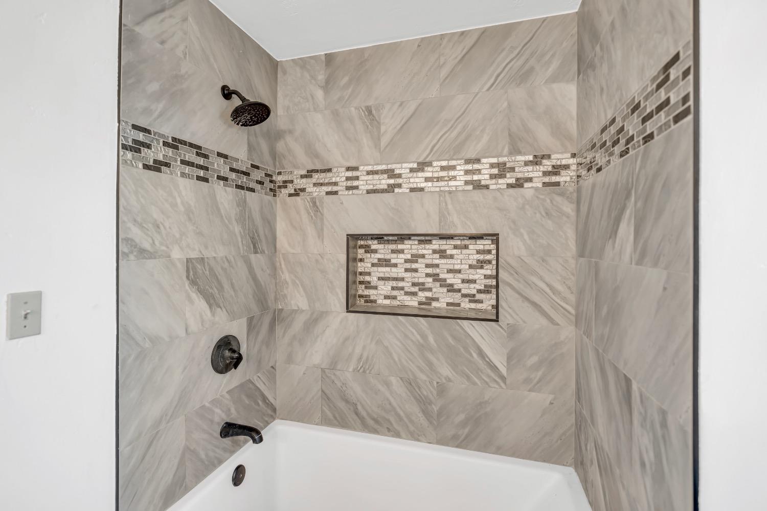Detail Gallery Image 19 of 27 For 9947 Jetmar Way, Elk Grove,  CA 95624 - 6 Beds | 3 Baths