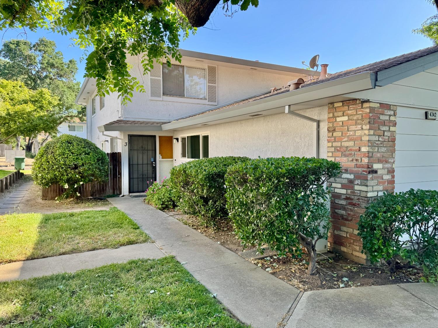 Detail Gallery Image 1 of 53 For 4742 Greenholme Dr #3,  Sacramento,  CA 95842 - 2 Beds | 1 Baths