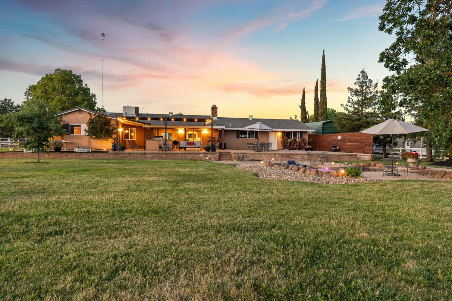 Detail Gallery Image 9 of 99 For 11750 Cresthill Dr, Elk Grove,  CA 95624 - 4 Beds | 2 Baths