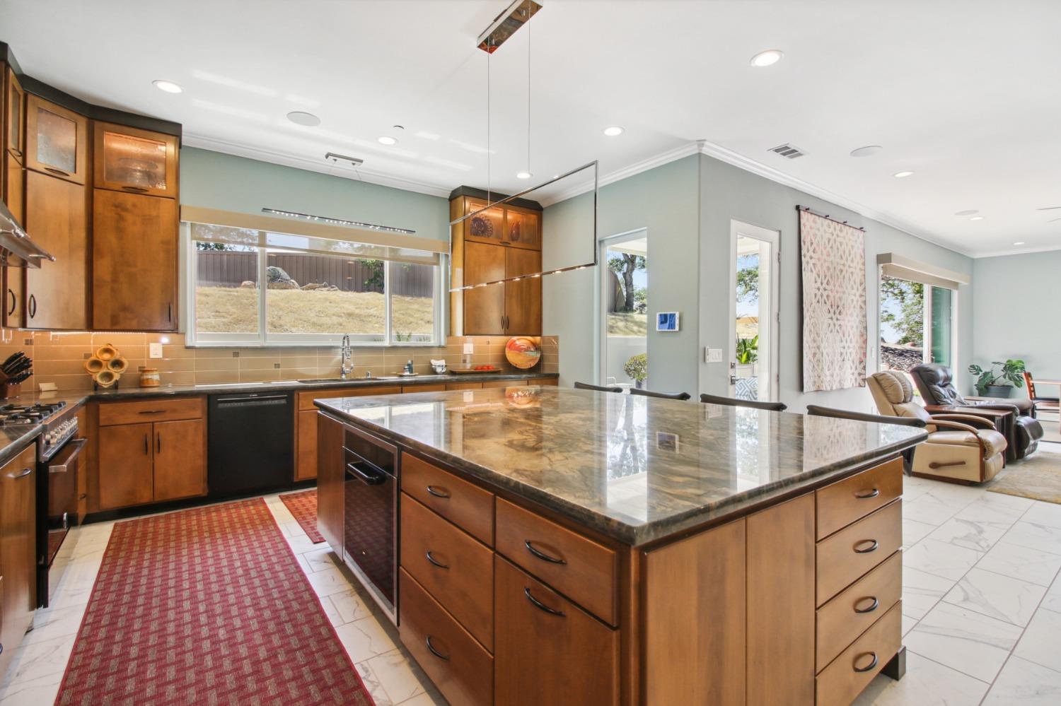 Detail Gallery Image 18 of 36 For 683 Russell Dr, Folsom,  CA 95630 - 3 Beds | 3 Baths