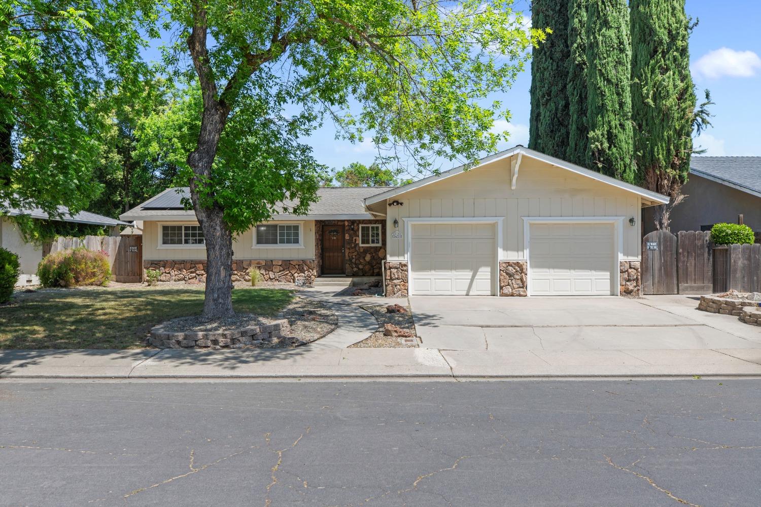 Detail Gallery Image 1 of 34 For 2621 Casita Dr, Modesto,  CA 95355 - 3 Beds | 2 Baths