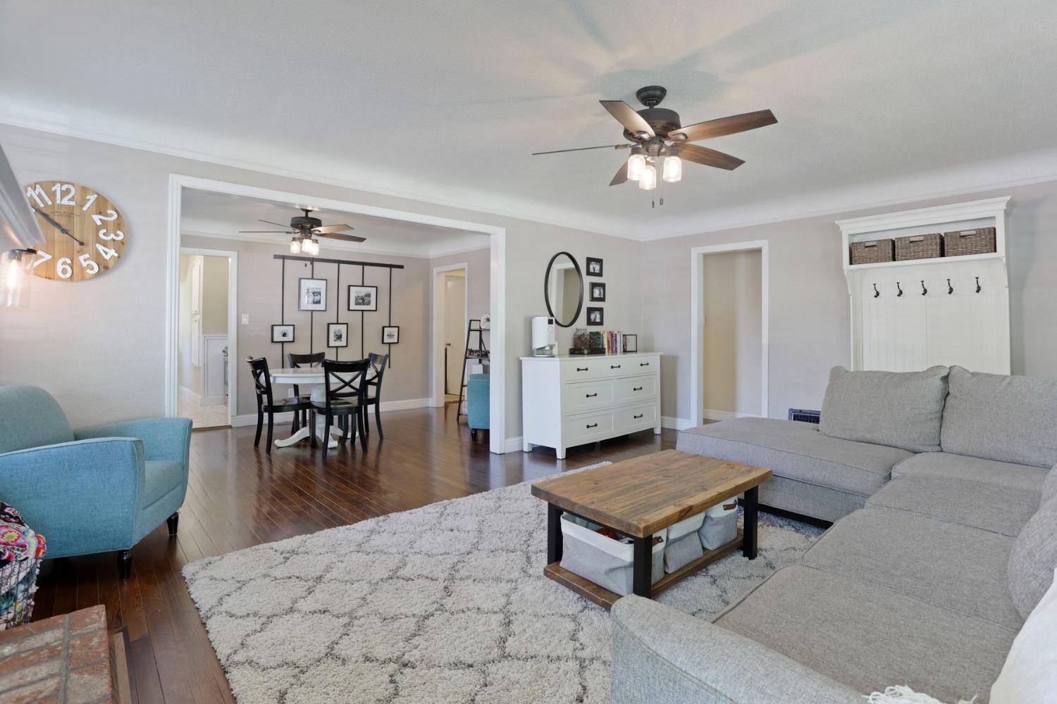 Detail Gallery Image 14 of 41 For 1120 W Oak St, Lodi,  CA 95240 - 3 Beds | 2 Baths