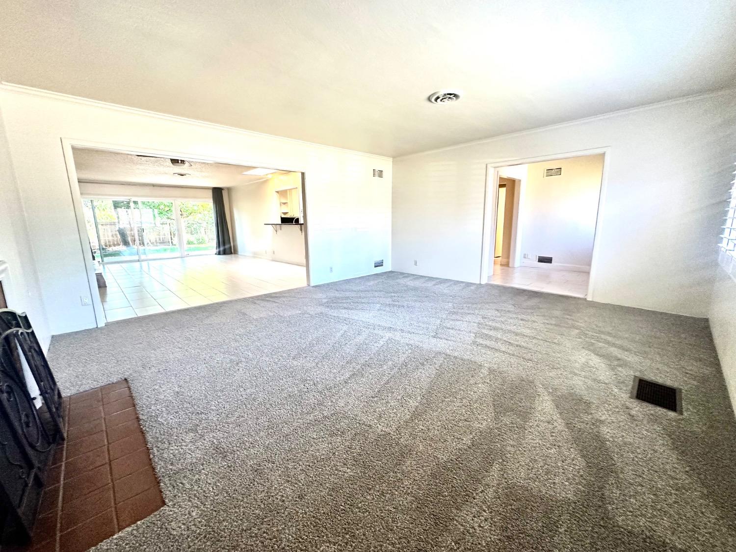 Detail Gallery Image 12 of 29 For 1112 S Country Club Blvd, Stockton,  CA 95204 - 3 Beds | 2 Baths