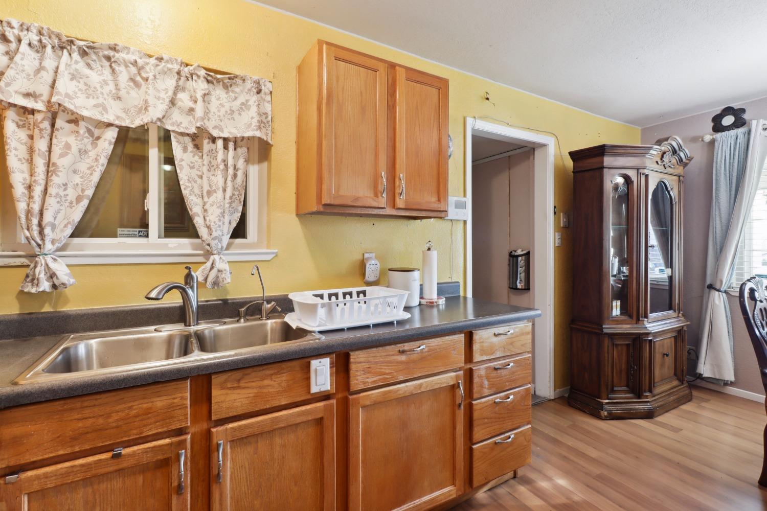 Detail Gallery Image 10 of 37 For 1724 Belt Way, Sacramento,  CA 95832 - 4 Beds | 2 Baths