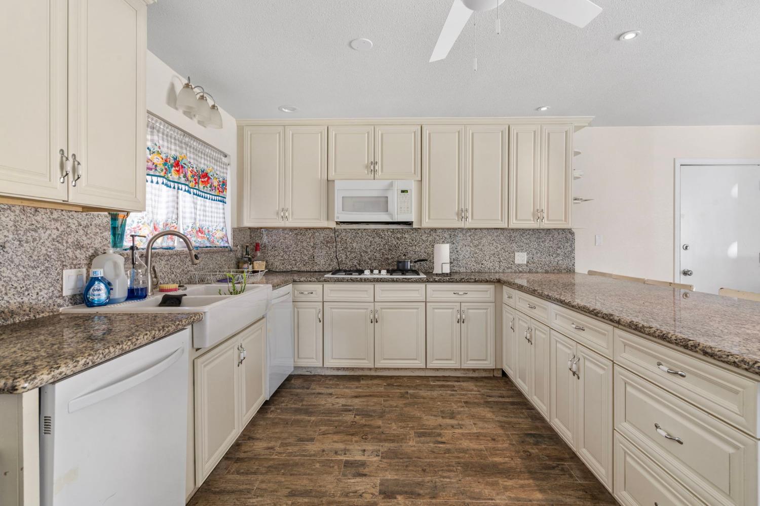 Detail Gallery Image 8 of 27 For 2635 Macgregor Ct, Modesto,  CA 95350 - 3 Beds | 2 Baths