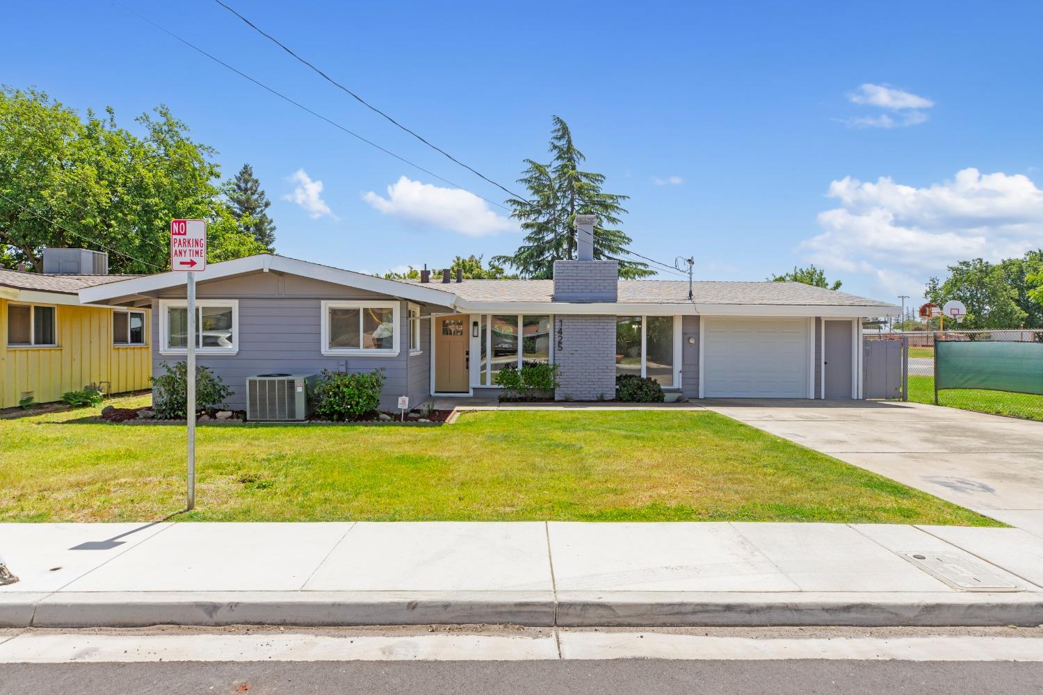 Detail Gallery Image 1 of 44 For 1425 Olive St, Oakdale,  CA 95361 - 3 Beds | 2 Baths