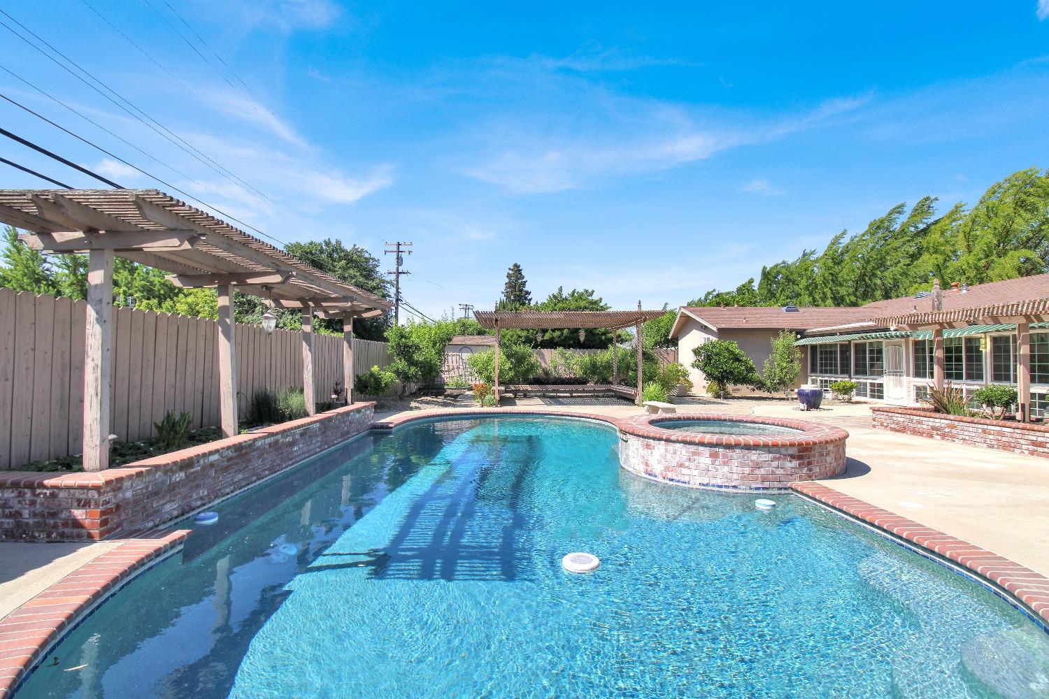 Detail Gallery Image 12 of 44 For 2805 Sheffield Ln, Modesto,  CA 95350 - 3 Beds | 2 Baths