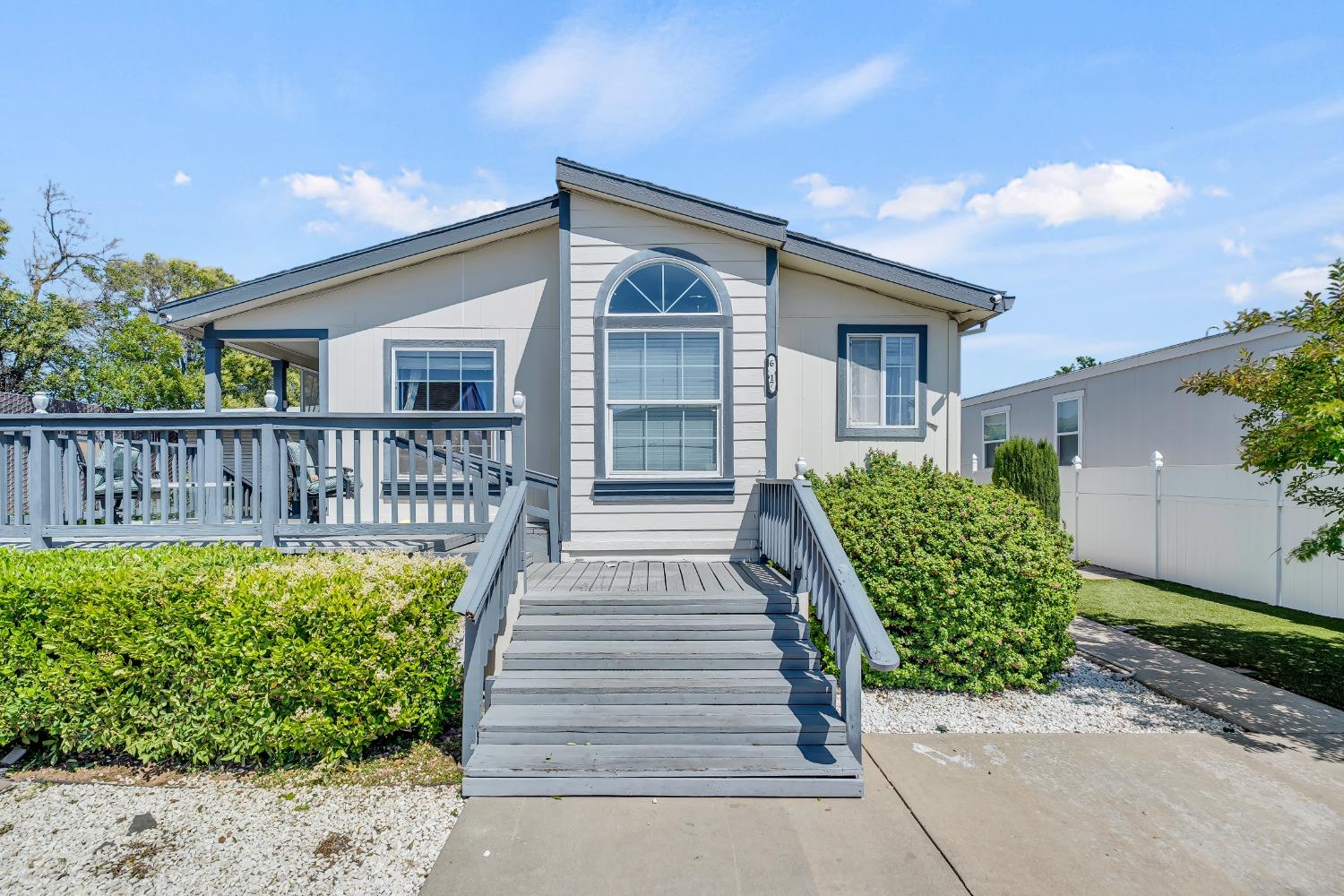 Detail Gallery Image 2 of 36 For 6417 Capital Cir 9, Sacramento,  CA 95828 - 3 Beds | 2 Baths