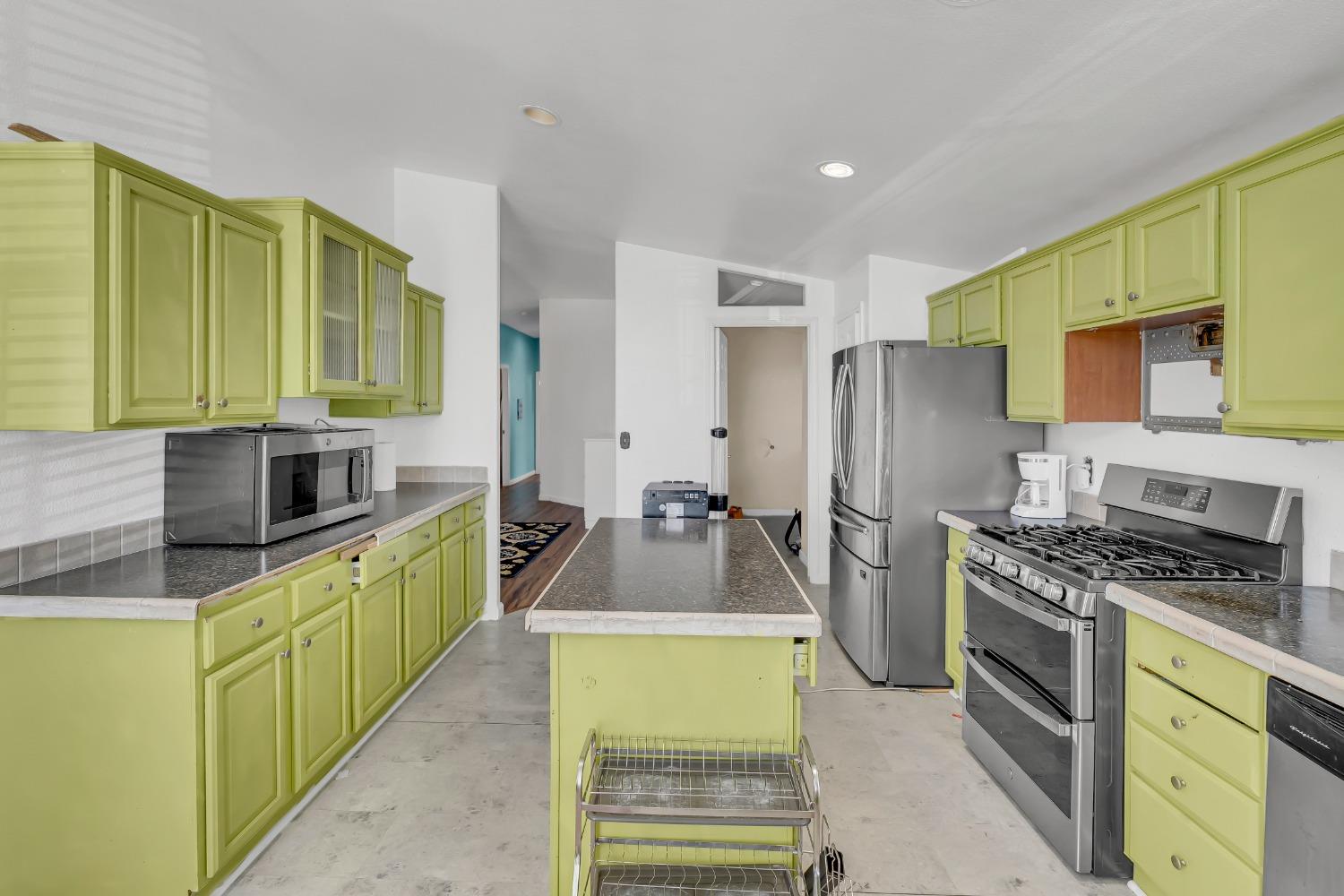 Detail Gallery Image 6 of 36 For 6417 Capital Cir 9, Sacramento,  CA 95828 - 3 Beds | 2 Baths