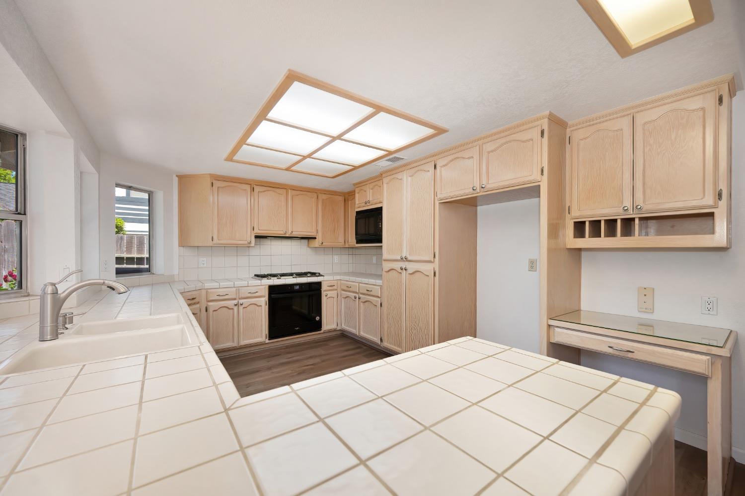 Detail Gallery Image 5 of 69 For 2259 River Trails Cir, Rancho Cordova,  CA 95670 - 3 Beds | 2 Baths