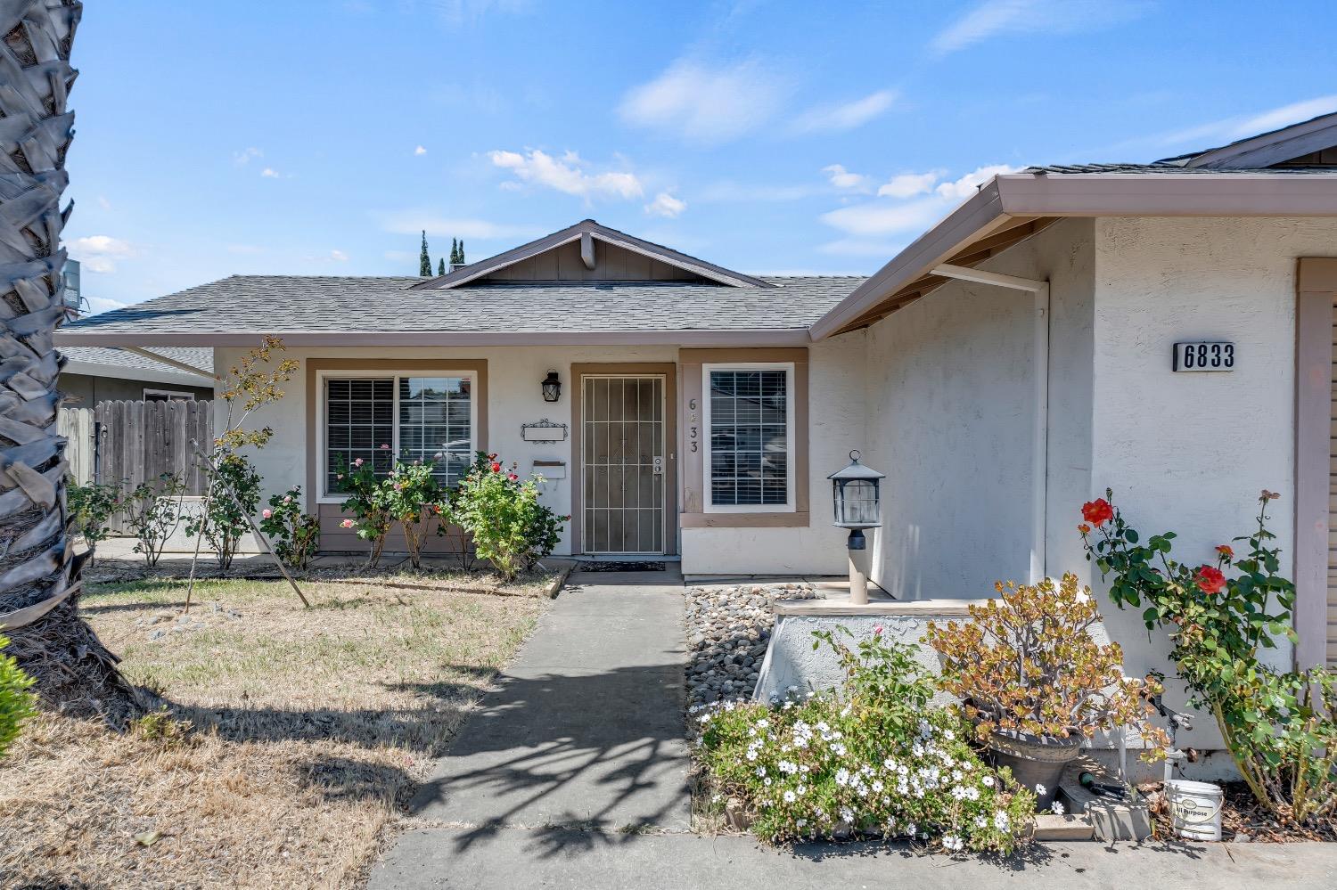 Detail Gallery Image 3 of 45 For 6833 Sandrock Way, Sacramento,  CA 95828 - 4 Beds | 2/1 Baths