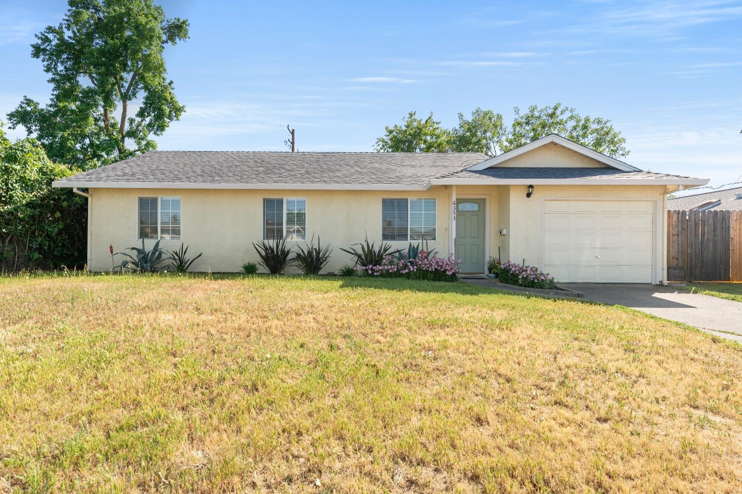 Detail Gallery Image 1 of 52 For 6353 La Cienega Dr, North Highlands,  CA 95660 - 3 Beds | 2 Baths