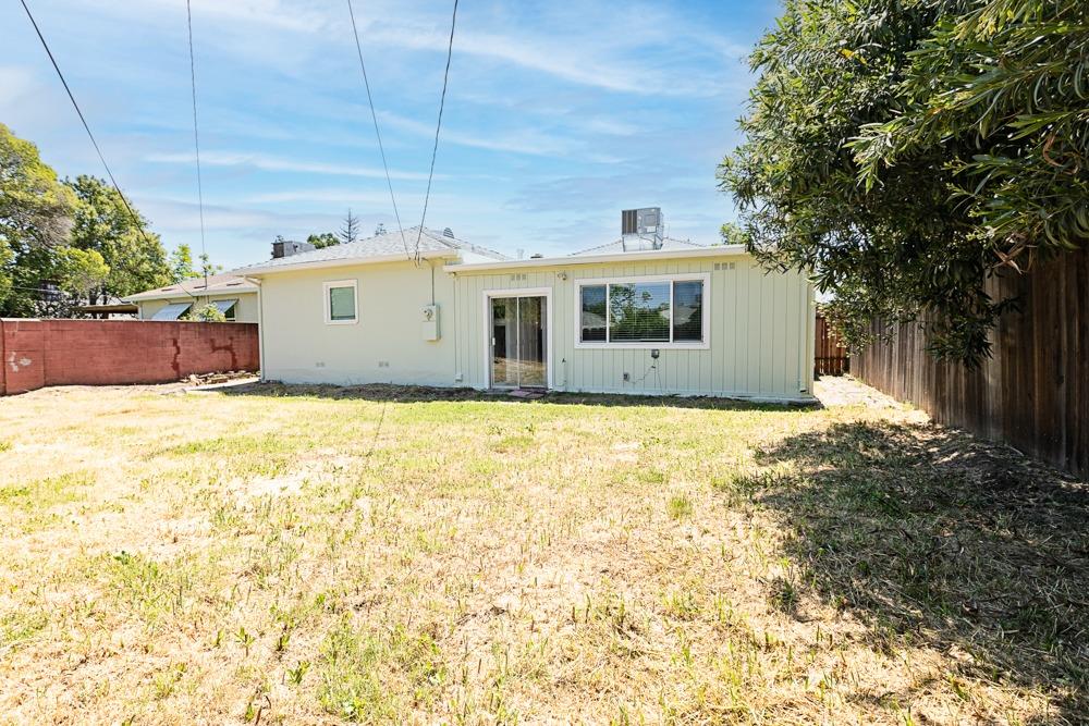 Detail Gallery Image 39 of 40 For 2011 W Sonoma Ave, Stockton,  CA 95204 - 3 Beds | 1 Baths