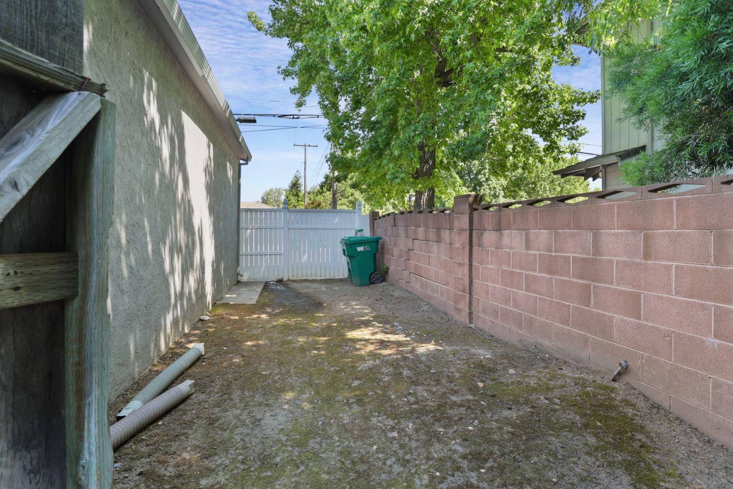 Detail Gallery Image 37 of 41 For 1120 W Oak St, Lodi,  CA 95240 - 3 Beds | 2 Baths