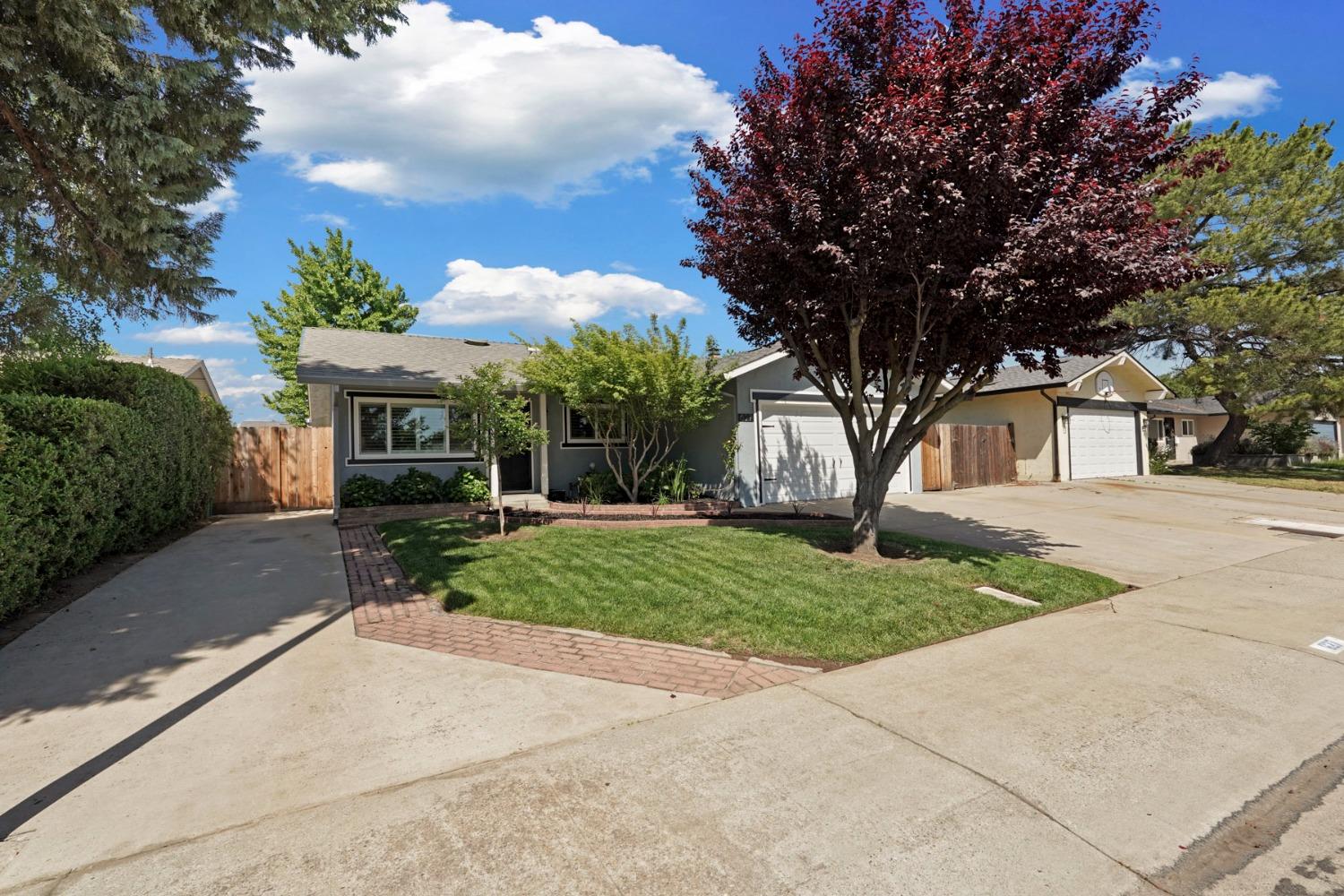 Detail Gallery Image 3 of 43 For 627 Tahoe Dr, Lodi,  CA 95242 - 3 Beds | 2 Baths