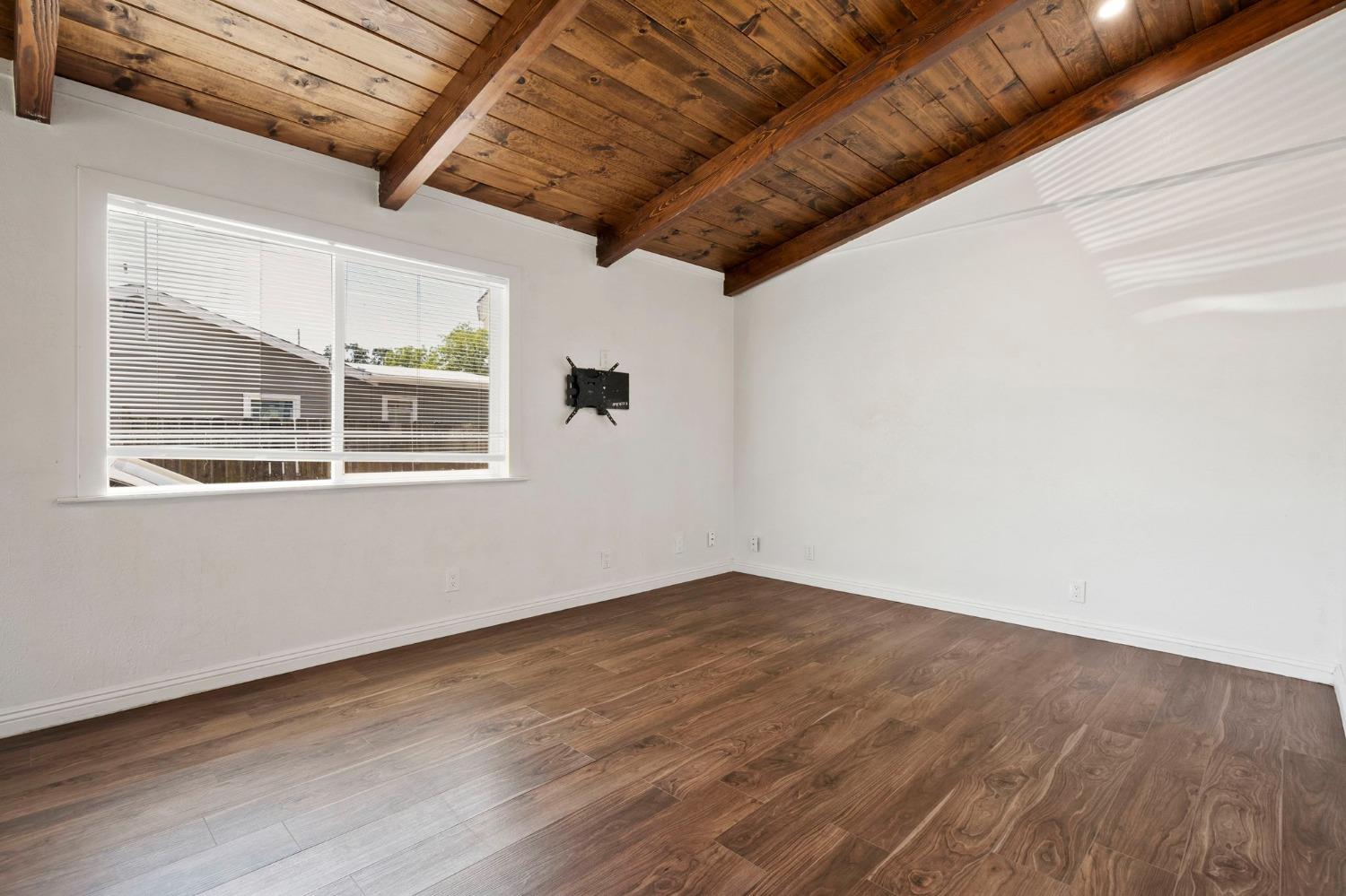 Detail Gallery Image 6 of 39 For 899 Bromley Ave, Yuba City,  CA 95993 - 3 Beds | 2 Baths