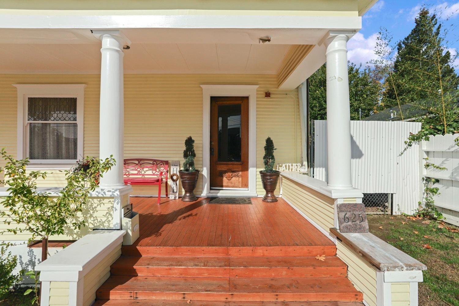 Detail Gallery Image 6 of 52 For 625 E Pine St, Lodi,  CA 95240 - 4 Beds | 2 Baths