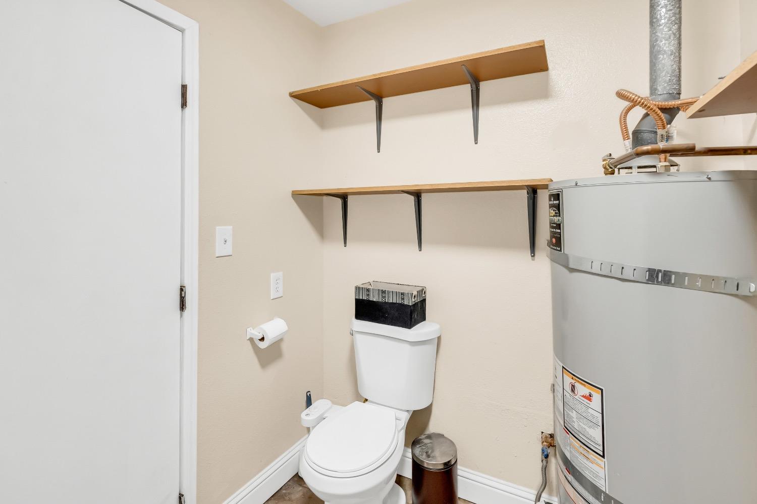 Detail Gallery Image 14 of 45 For 6833 Sandrock Way, Sacramento,  CA 95828 - 4 Beds | 2/1 Baths