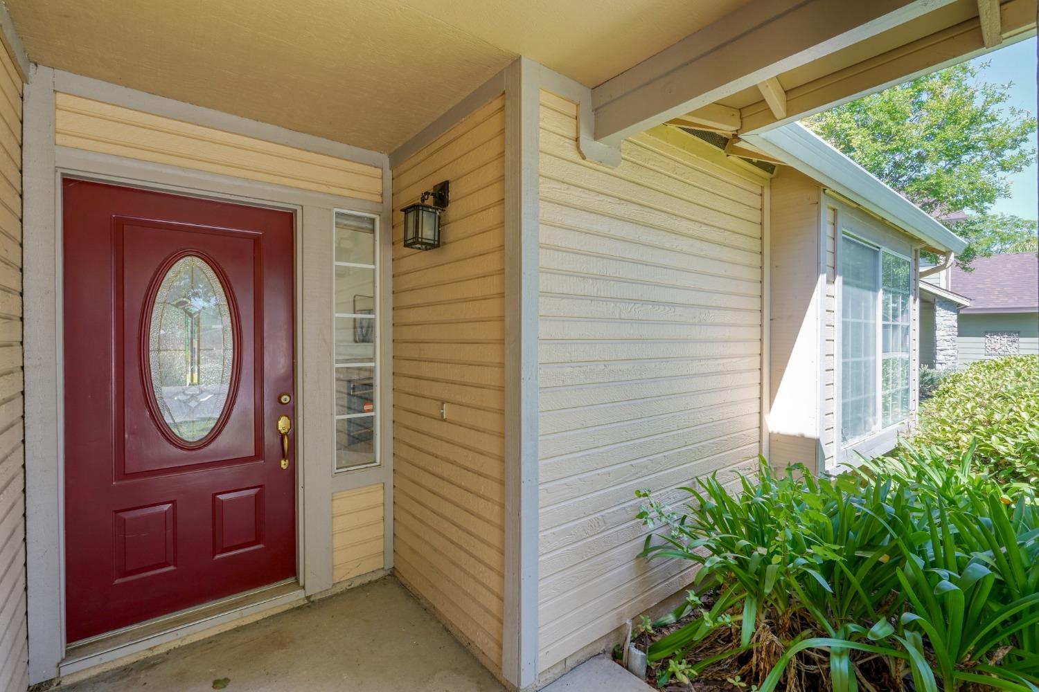 Detail Gallery Image 3 of 38 For 8329 Honeycomb Way, Sacramento,  CA 95828 - 3 Beds | 2 Baths