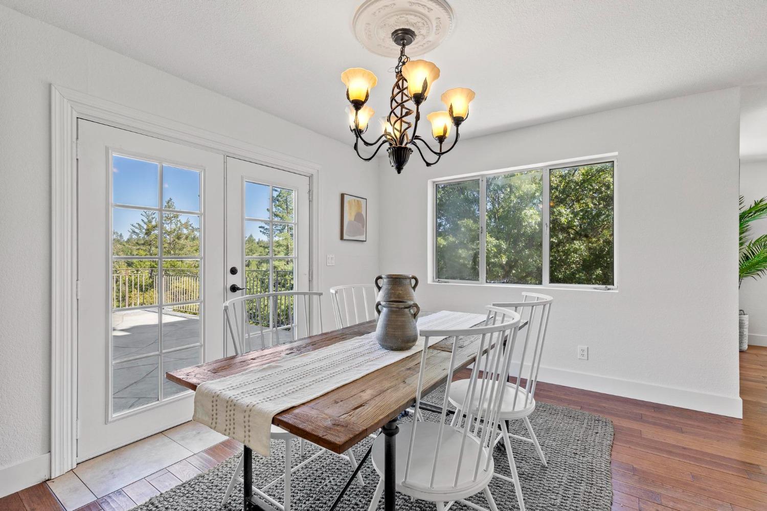 Detail Gallery Image 10 of 82 For 22160 Winchester Way, Colfax,  CA 95713 - 5 Beds | 3/2 Baths