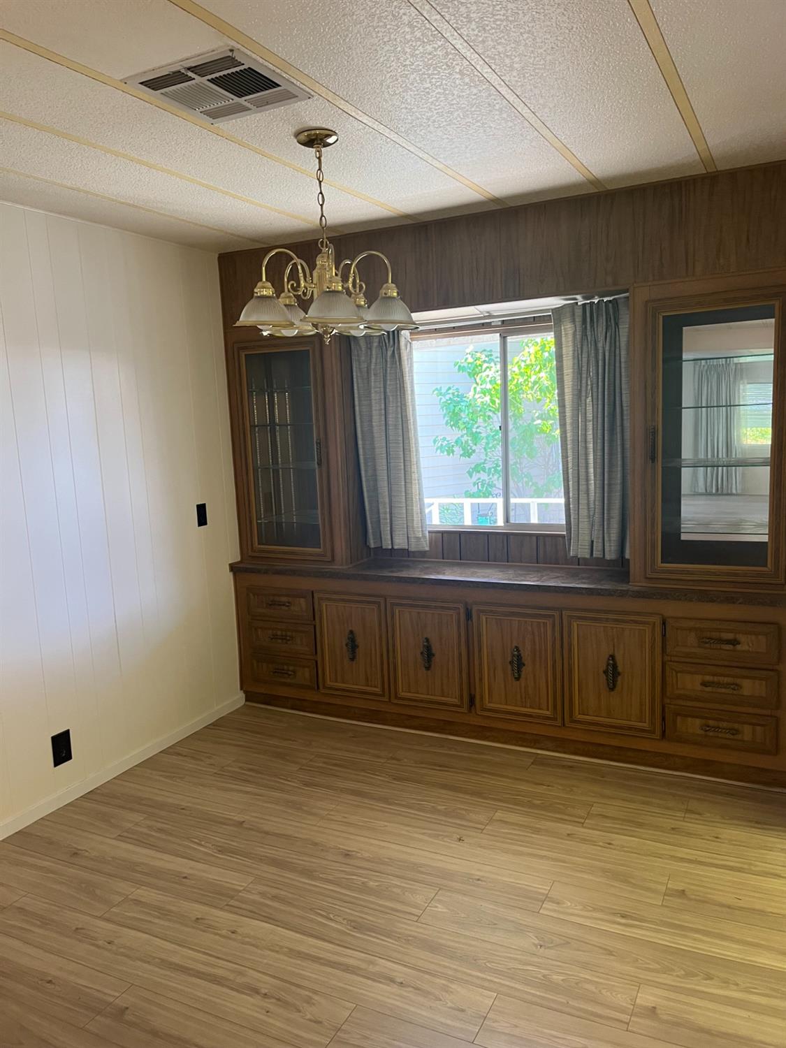 Detail Gallery Image 5 of 31 For 12180 Laurel Dr, Auburn,  CA 95603 - 3 Beds | 2 Baths