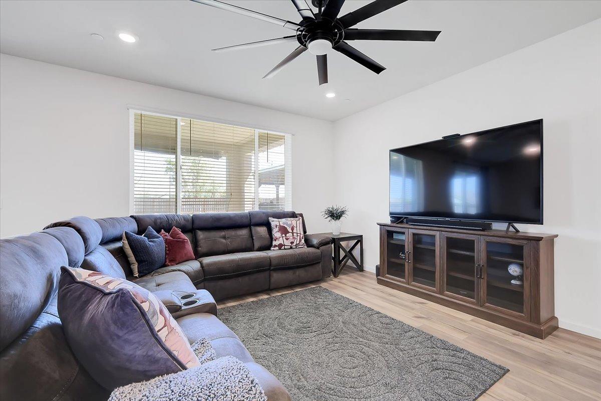 Detail Gallery Image 18 of 63 For 1465 Minories Dr, Plumas Lake,  CA 95961 - 3 Beds | 2 Baths