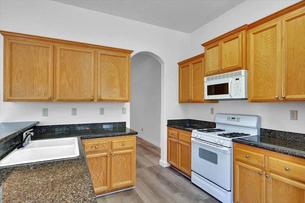 Detail Gallery Image 10 of 46 For 9668 Harvest View Way, Sacramento,  CA 95827 - 3 Beds | 2 Baths
