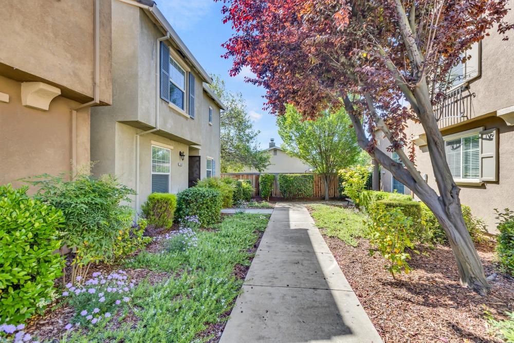 Detail Gallery Image 3 of 51 For 7885 Monaldo Walk, Sacramento,  CA 95823 - 3 Beds | 2/1 Baths