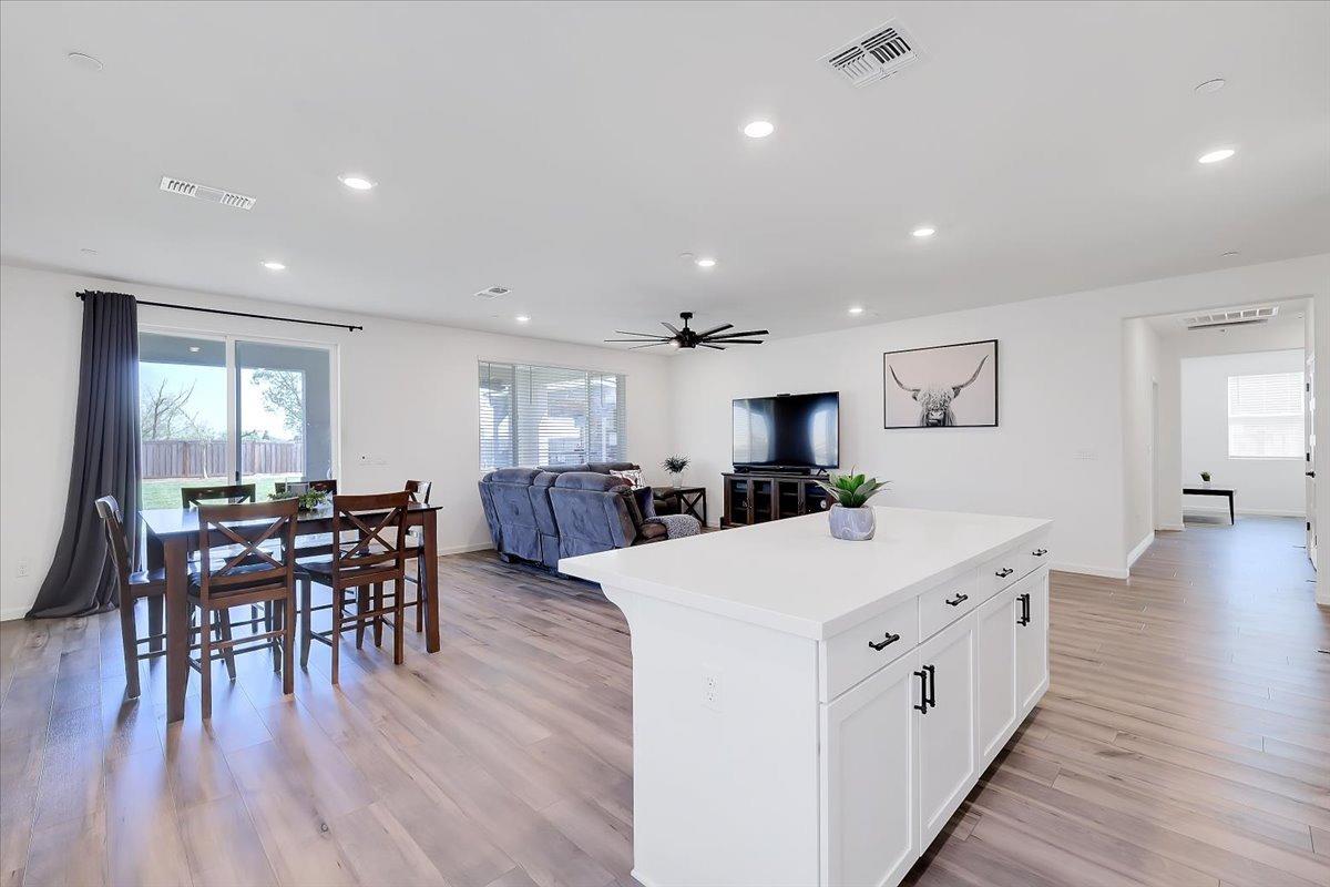 Detail Gallery Image 9 of 63 For 1465 Minories Dr, Plumas Lake,  CA 95961 - 3 Beds | 2 Baths