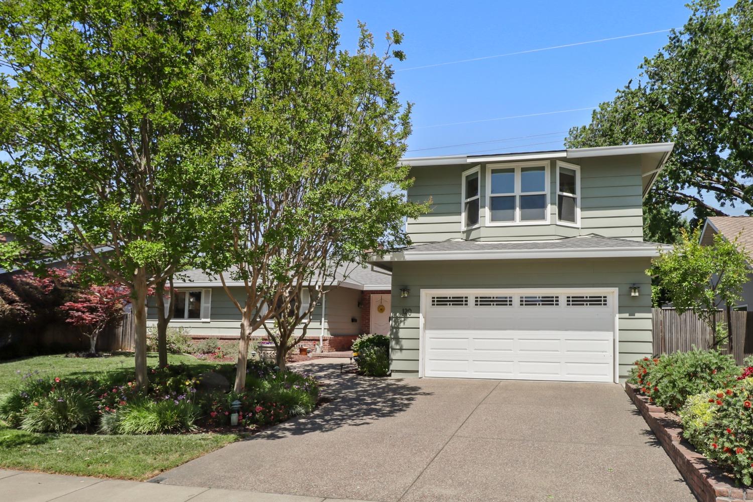 Detail Gallery Image 3 of 68 For 120 Clunie Dr, Sacramento,  CA 95864 - 4 Beds | 3/1 Baths