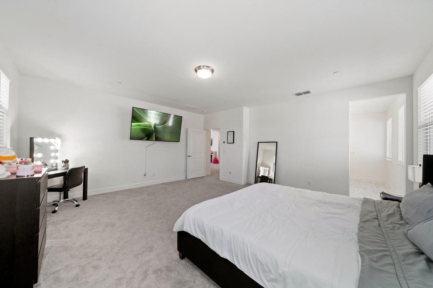 Detail Gallery Image 27 of 48 For 9942 Summerton Cir, Elk Grove,  CA 95624 - 4 Beds | 3/1 Baths