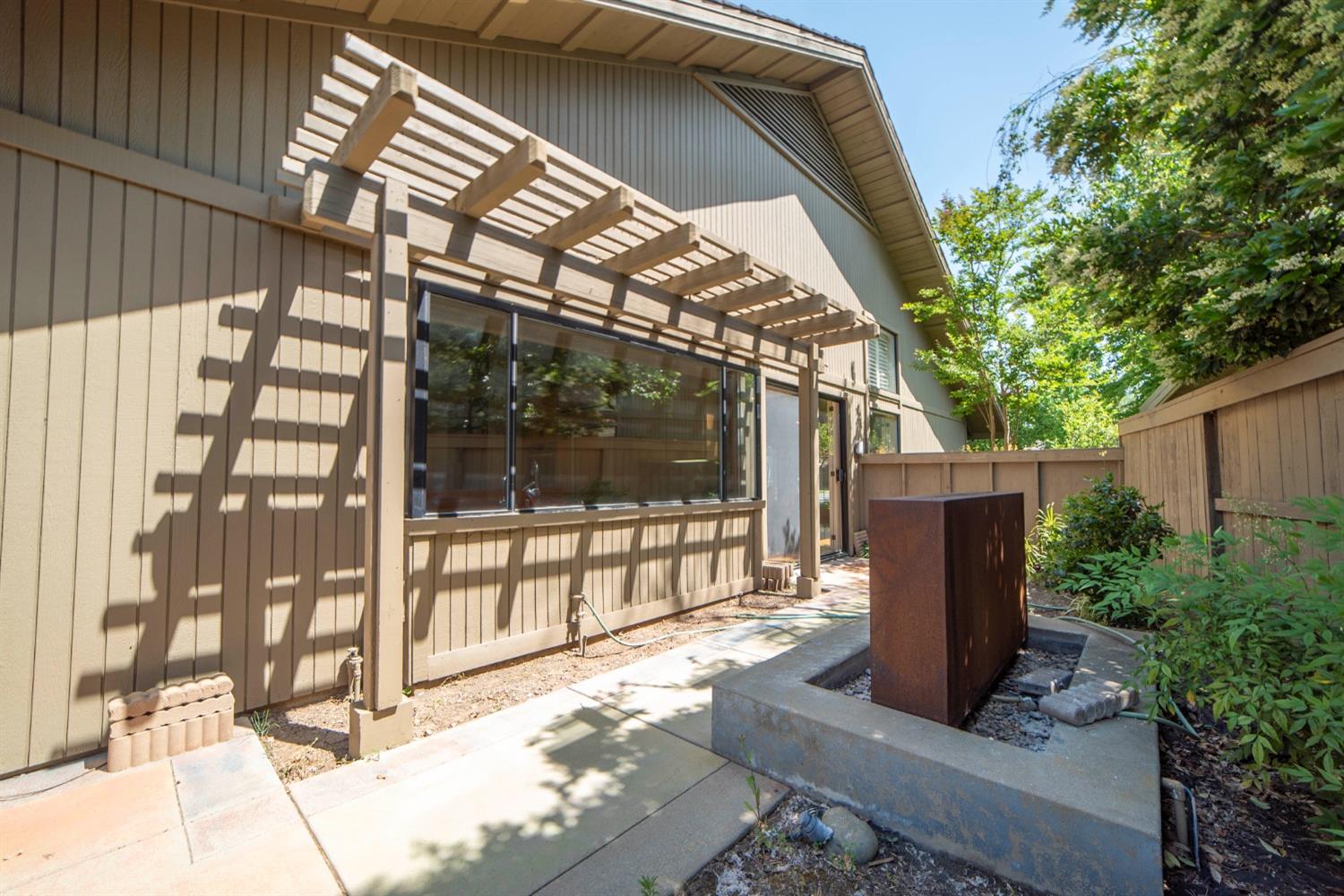 Detail Gallery Image 85 of 94 For 11457 Huntington Village Ln, Gold River,  CA 95670 - 4 Beds | 4/2 Baths