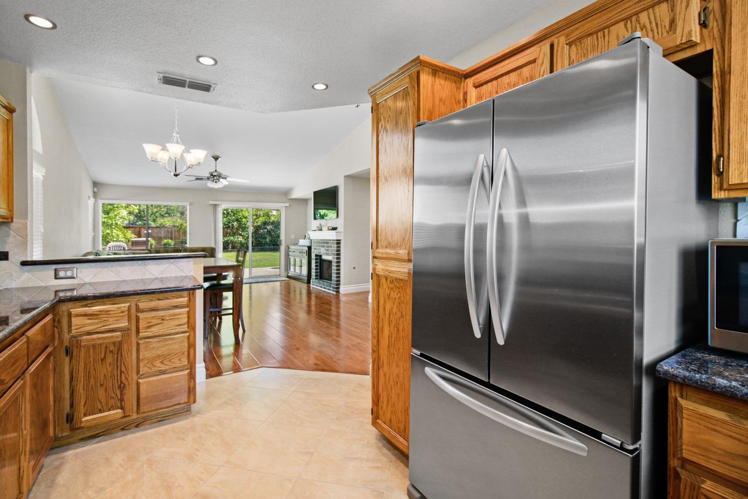 Detail Gallery Image 20 of 38 For 9527 Lake Park Ln, Elk Grove,  CA 95758 - 3 Beds | 2 Baths