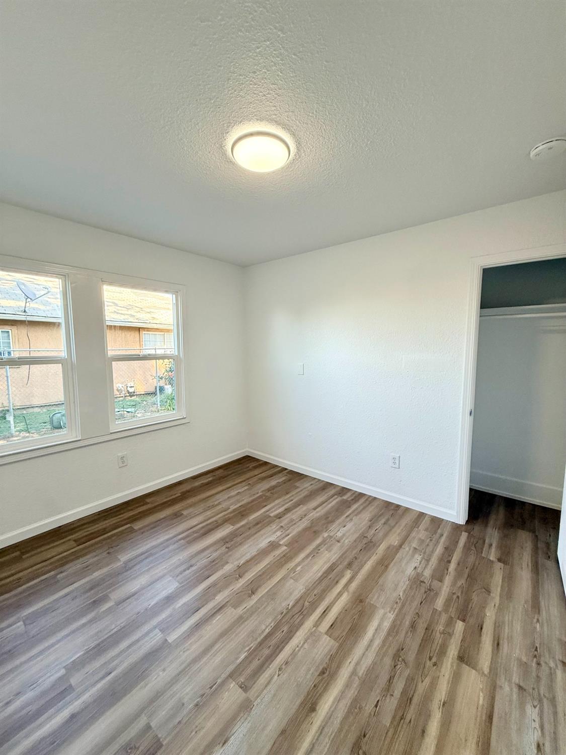 Detail Gallery Image 6 of 14 For 3319 Waterloo Rd, Stockton,  CA 95205 - 2 Beds | 2 Baths