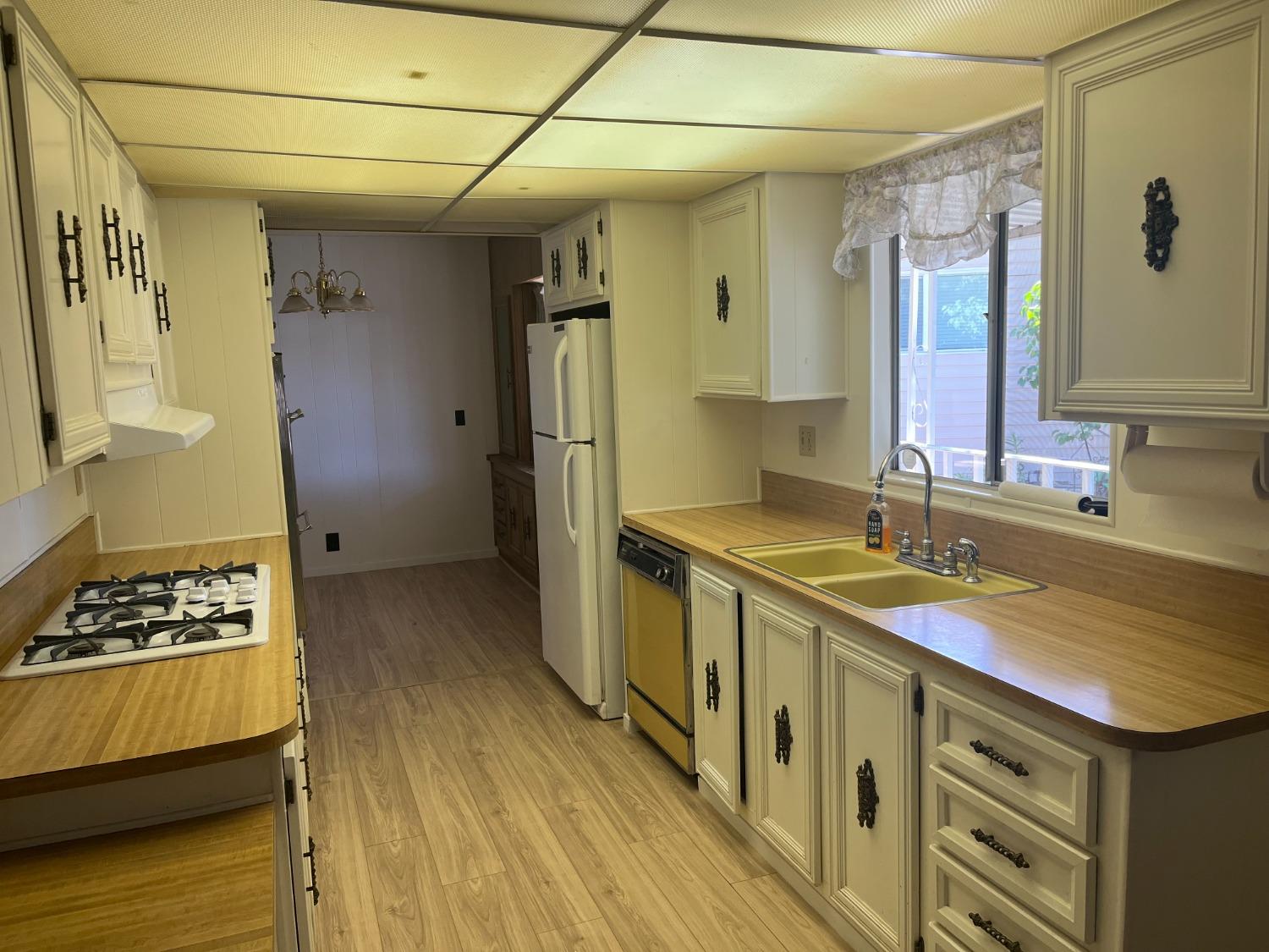 Detail Gallery Image 6 of 31 For 12180 Laurel Dr, Auburn,  CA 95603 - 3 Beds | 2 Baths