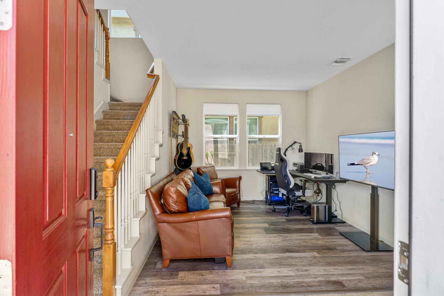 Detail Gallery Image 10 of 49 For 1869 Mammoth Way, Sacramento,  CA 95834 - 3 Beds | 3 Baths