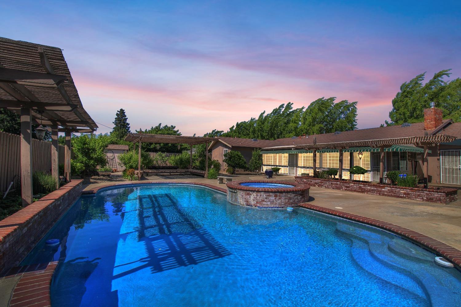 Detail Gallery Image 8 of 44 For 2805 Sheffield Ln, Modesto,  CA 95350 - 3 Beds | 2 Baths