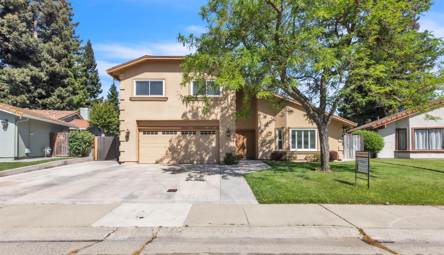 Detail Gallery Image 1 of 34 For 51 Angel Island Circle, Sacramento,  CA 95831 - 4 Beds | 2/1 Baths