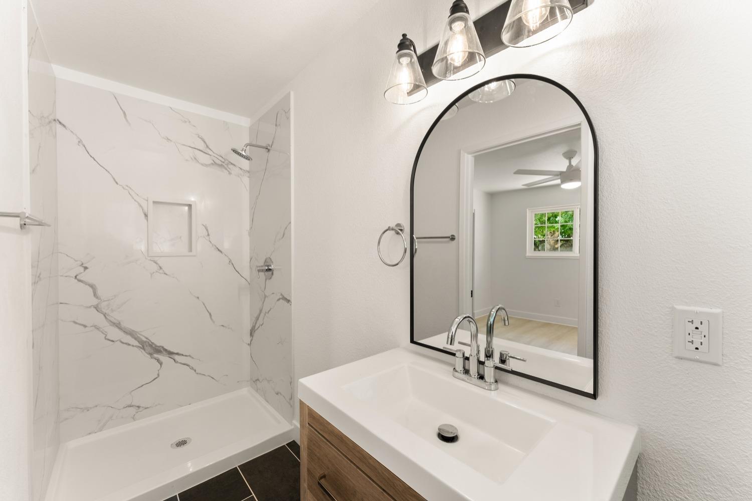 Detail Gallery Image 11 of 17 For 332 N Lower Sacramento Rd, Lodi,  CA 95242 - 4 Beds | 2 Baths