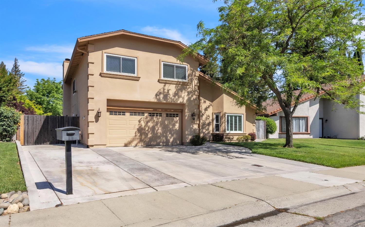 Detail Gallery Image 2 of 34 For 51 Angel Island Circle, Sacramento,  CA 95831 - 4 Beds | 2/1 Baths